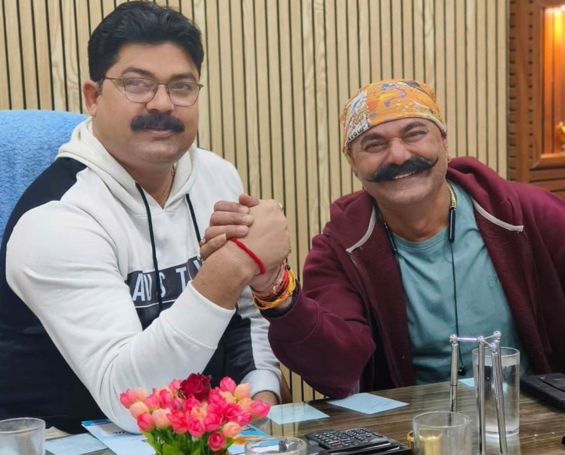 फिल्म अभिनेता पहुंचे पालीवाल पेट्स क्लीनिक शाहगंज,घायल पालतू डाग के पैर की करवायी सर्जरी – शाहगंज जौनपुर Purvanchal 24×7 News